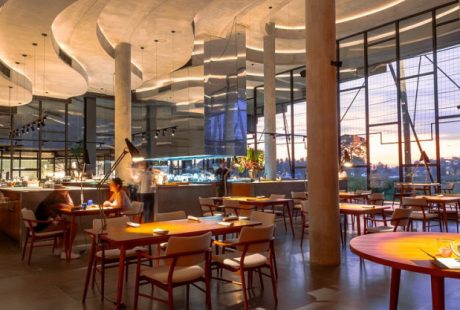 Bukan Sekadar Estetik: Mengapa 'Hyper-Local Gastronomy' Jadi Standar Baru Restoran Paling Viral di Jakarta 2026